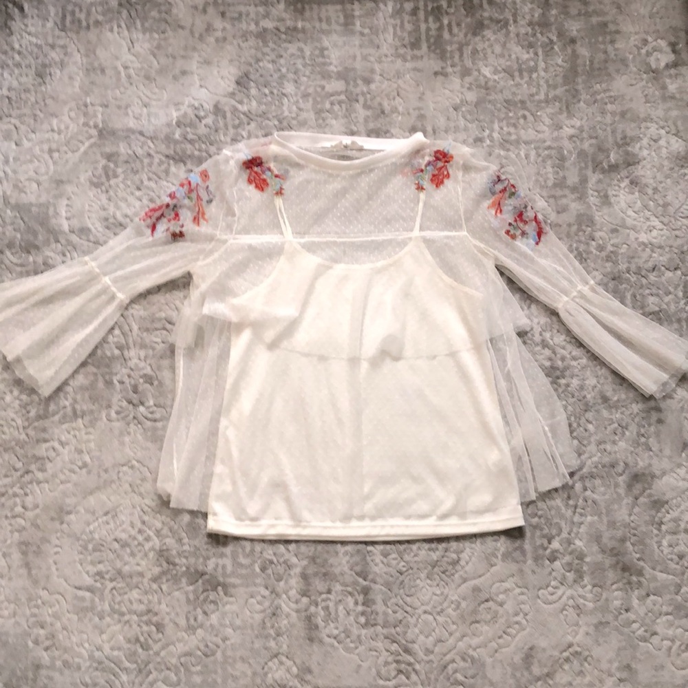 White lace floral top. Size Large (fits like a medium)